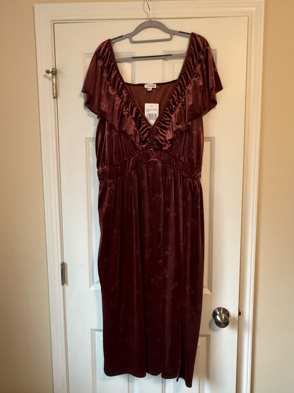 Eyeshadow Floral Velvet Ruffle V-Neck Midi Dress